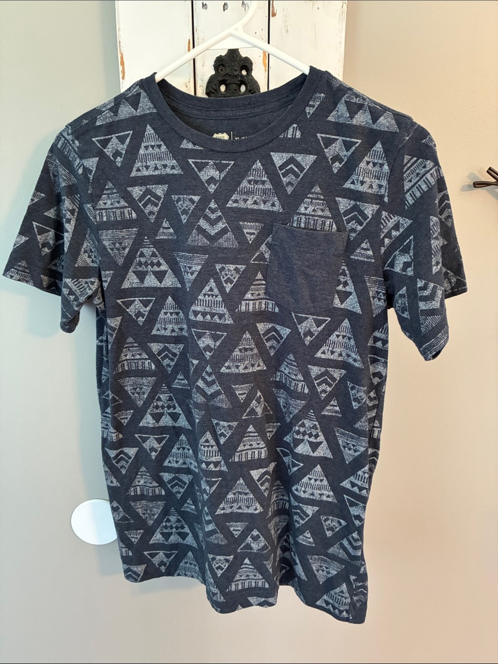 Boys XL geometric shape tee shirt with pockets